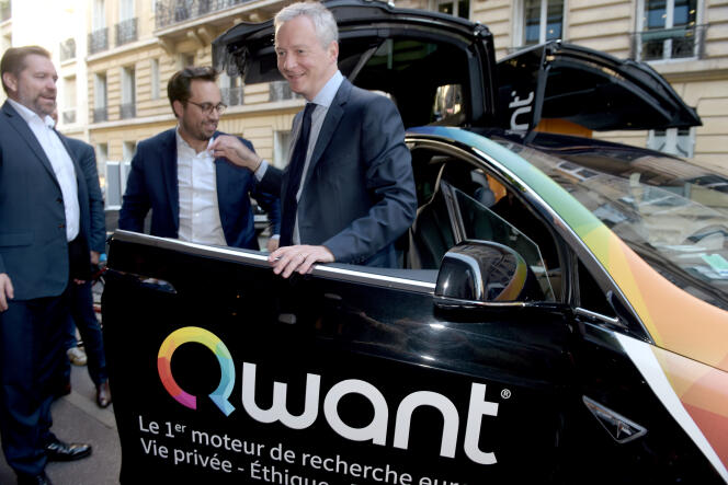 Eric Léandri (à gauche), PDG de Qwant, accueille le ministre de l’économie, Bruno Le Maire, et le secrétaire d’Etat au numérique, Mounir Mahjoubi, au siège de la société, le 14 juin.