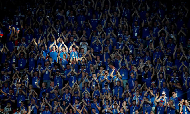 Moins nombreux que leurs homologues argentins, les supporteurs islandais ont fêté le match nul de leur équipe.