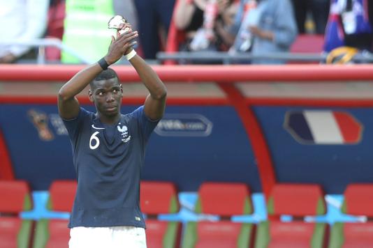 David Vincent / AP Paul Pogba salue les supporteurs français, le 16 juin 2018 à Kazan