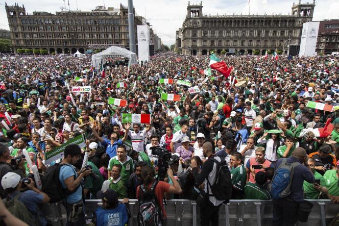 Les fans mexicains réunis sur le Zocalo, la place centrale de Mexico, dimanche 17 juin 2018.
