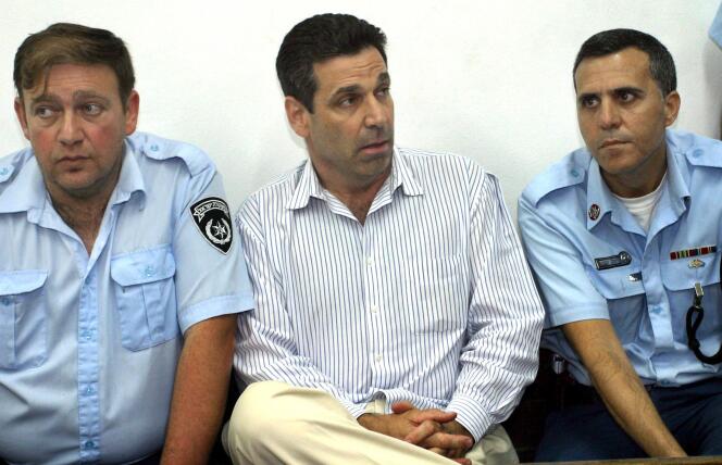 Gonen Segev, en 2004, lors de sa comparution devant le tribunal de Tel-Aviv pour trafic de stupéfiants.