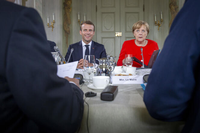 Le président Emmanuel Macron et la chancelière Angela Merkel participent au sommet franco-allemand au château de Meseberg, le 19 juin.