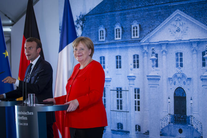 Emmanuel Macron et Angela Merkel donnent une conférence de presse commune durant un sommet franco-allemand au château de Meseberg, en Allemagne, le 19 juin.