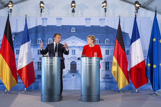 Emmanuel Macron et Angela Merkel donnent une conférence de presse durant le sommet franco-allemand au château de Meseberg, le 19 juin.