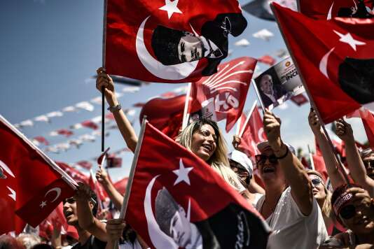 Un meeting de Muharrem Ince, candidat du Parti républicain du peuple, fondé par Atatürk, le 16 juin, à Istanbul.