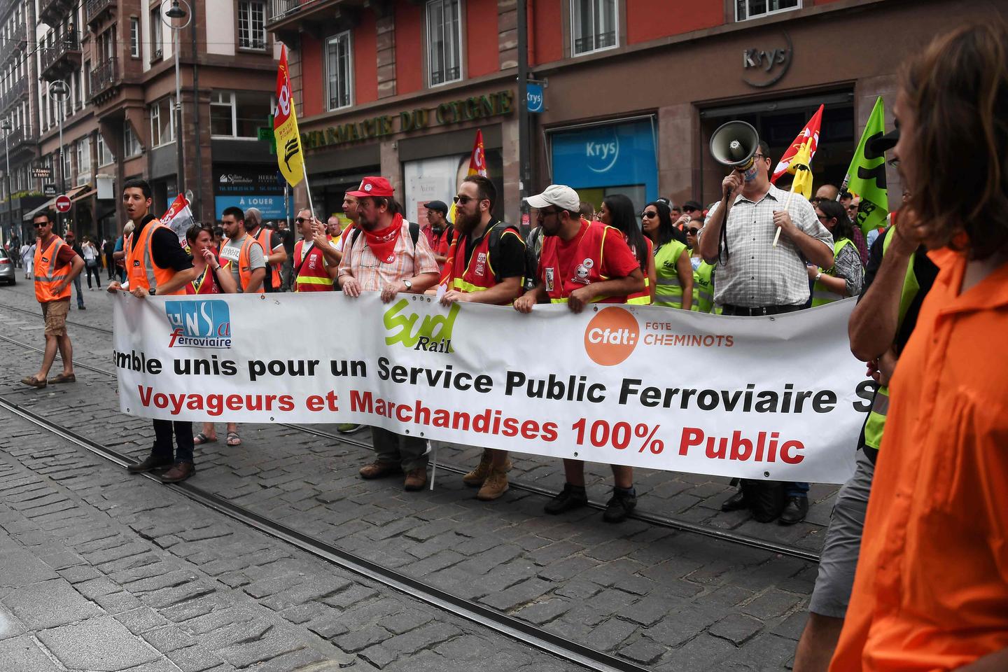 SNCF : le front syndical éclate, la CGT doit décider des modalités de ...