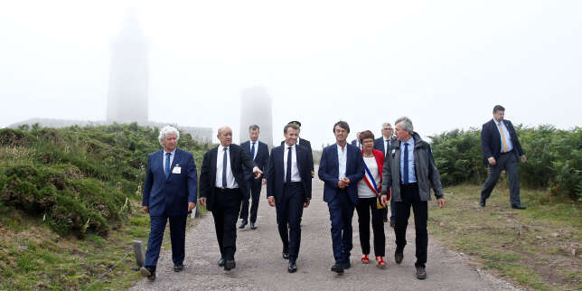 From 2ndL-3rdR, French Foreign Affairs Minister Jean-Yves Le Drian, French President Emmanuel Macron and Nicolas Hulot, French Minister for the Ecological and Inclusive Transition, visit the Cap Frehel peninsula in northern Brittany, France, June 20, 2018. REUTERS/Stephane Mahe