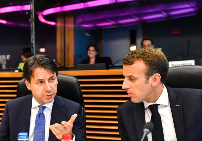 Le premier ministre italien, Giuseppe Conte, et Emmanuel Macron lors du sommet informel à Bruxelles, le 24 juin.