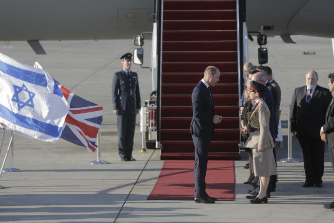 Le prince William lors de son arrivée à l’aéroport Ben Gourion à Tel Aviv (Israël), le 25 juin.