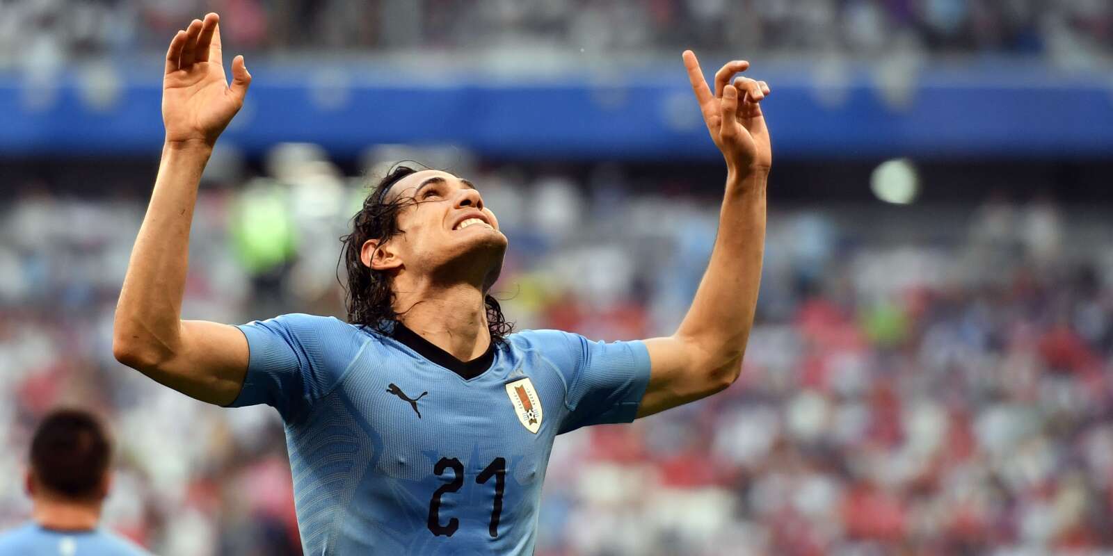 Uruguay's forward Edinson Cavani celebrates after scoring a goal during the Russia 2018 World Cup Group A football match between Uruguay and Russia at the Samara Arena in Samara on June 25, 2018. RESTRICTED TO EDITORIAL USE - NO MOBILE PUSH ALERTS/DOWNLOADS / AFP / Fabrice COFFRINI / RESTRICTED TO EDITORIAL USE - NO MOBILE PUSH ALERTS/DOWNLOADS
