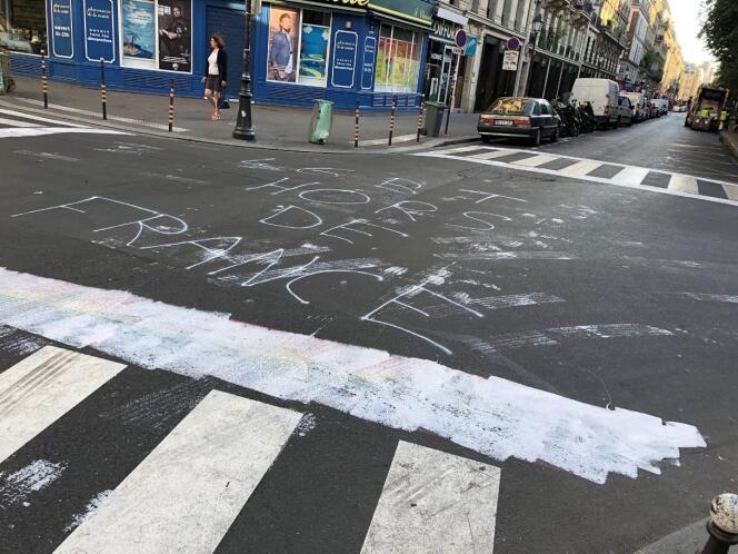Le croisement entre la rue des Archives et la rue de la Verrerie, dans le 4e arrondissement, a été vandalisé dans la nuit du lundi 25 au mardi 26 juin.