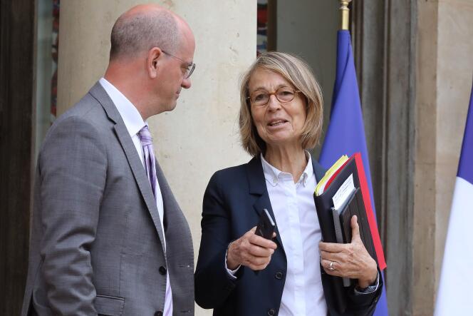 Françoise Nyssen, ministre de la culture, au côté de Jean-Michel Blanquer, ministre de l’éducation nationale, à l’Elysée, le 12 juin.