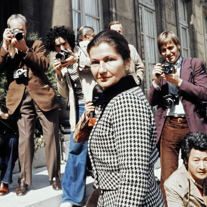 Le 10 juin 1974, Simone Veil, ministre de la santé, arrive à l’Elysée pour participer au Conseil des ministres.