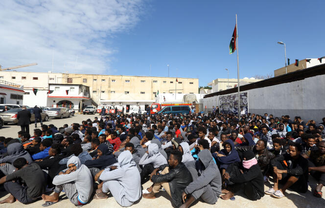 Un centre de migrants à Tripoli, le 22 février.