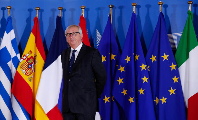 Le président de la Commission européenne, Jean-Claude Juncker, lors du mini-sommet, improvisé et « informel » à Bruxelles, le 24 juin.