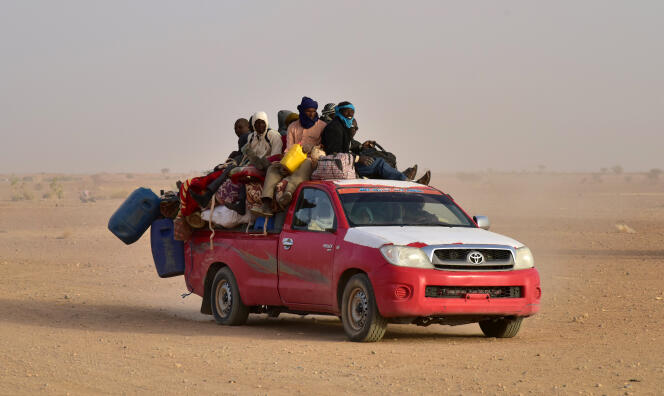 Des migrants reviennent au Niger après avoir fui la Libye à cause de groupes armés, et arrivent à Agadez, dans le nord du Niger, en mars 2017, suite à leur tentative ratée d’atteindre l’Europe en traversant la Méditerranée.