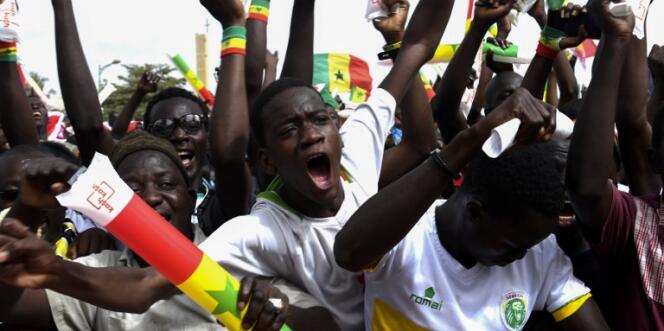 Des supporteurs sénégalais à la fan zone de Dakar, le 24 juin 2018, lors du match du Mondial 2018 qui opposait le Sénégal au Japon.