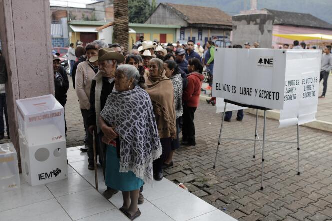 Bureau de vote à Sevina, dans l’état de Michoacan (Mexique), le 1er juillet.