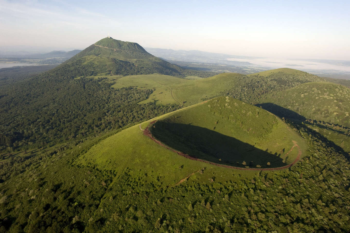 La chaîne des Puys, en Auvergne, classée par l'Unesco au patrimoine mondial