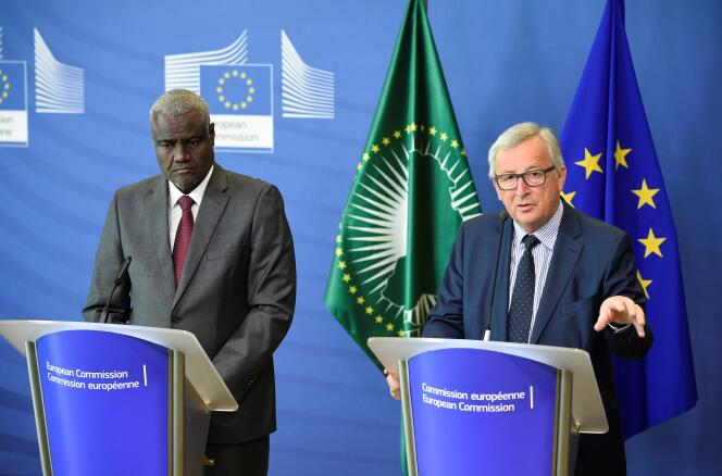 Moussa Faki Mahamat et le président de la Commission européenne Jean-Claude Juncker à Bruxelles, le 23 mai 2018.