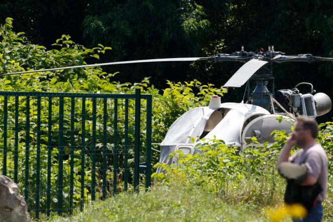 Le commando a abandonné l’hélicoptère, partiellement incendié, à Gonesse, dans le Val-d’Oise.