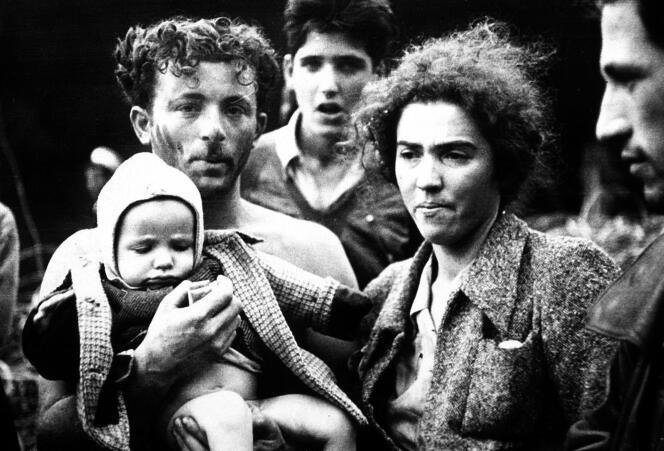Réfugiés juifs en partance pour la Palestine, à Sète, en 1946.