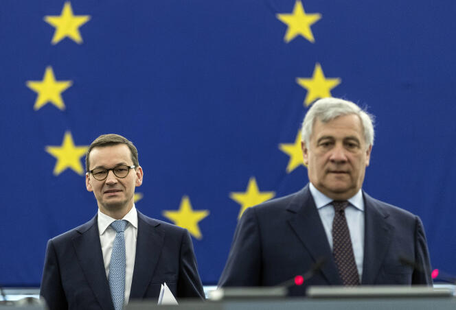 Le premier ministre polonais, Mateusz Morawiecki, et le président du Parlement européen, Antonio Tajani, mercredi 4 juillet à Strasbourg.