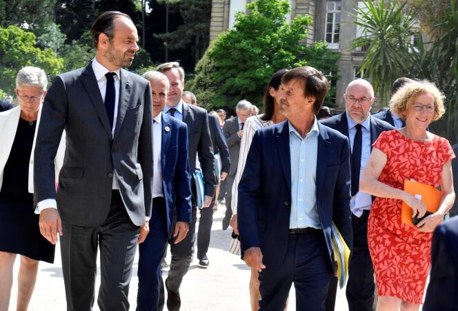 Le premier ministre Edouard Philippe, le ministre de la transition écologique Nicolas Hulot ainsi que plusieurs autres membres du gouvernement arrivant à Matignon le 4 juillet.