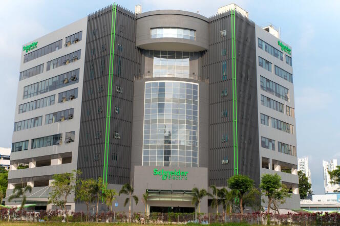 « The Pulse », le nouveau siège de Schneider Electric, à Singapour, a été inauguré au printemps. Le bâtiment est issu du « recyclage » d’un bloc de neuf étages construit à la fin des années 1990, entièrement désossé puis reconverti.