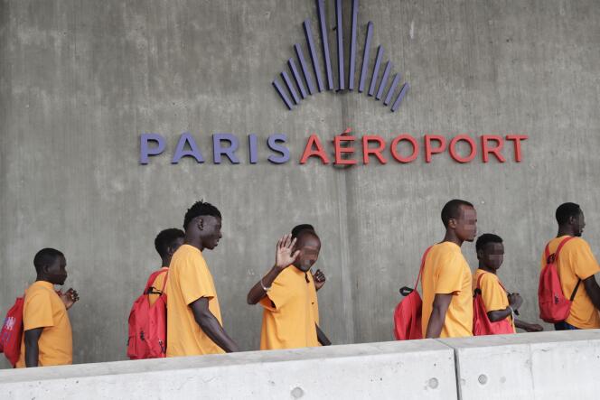 Des migrants secourus en Méditerranée par l’ONG Lifeline, à l’aéroport Roissy-Charles de Gaulle, le 5 juin.