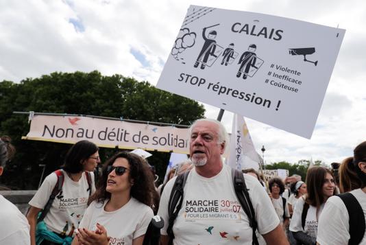 THOMAS SAMSON / AFP Marche contre le « délit de solidarité » place de la République à Paris, le 17 juin.