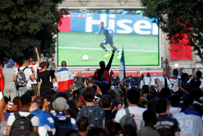 Un système de fan-zone a été autorisé à Paris place de l’Hôtel-de-Ville, le 10 juillet, pour la demi-finale France-Belgique.