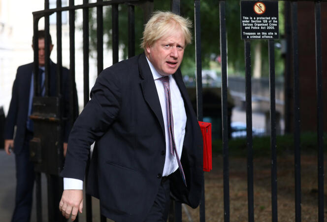 Le ministre britannique des affaires étrangères, Boris Johnson, arrive au 10 Downing Street à Londres, le 3 juillet.