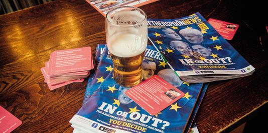 Dans les pubs de Tim Martin, des magazines maison et des sous-bocks défendent ses idées europhobes.