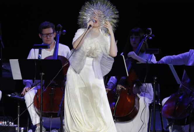 La chanteuse Björk en concert, à New York, en 2015.