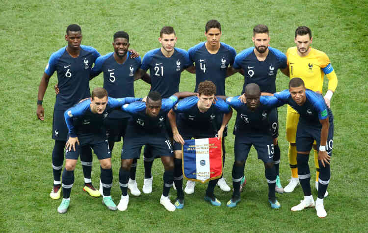 L’équipe française pose avant le début du match.