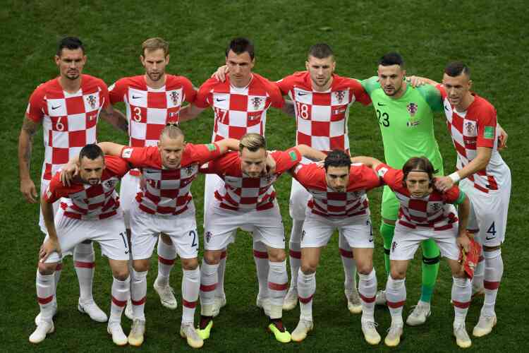 L’équipe croate pose avant le début du match.