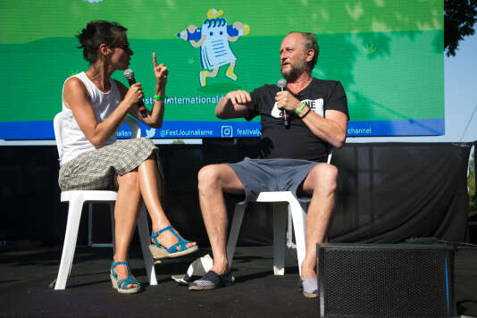  Sonia Devillers debates with Benoit Poolvoerde, sponsor of the Couthures 2018 Festival. 