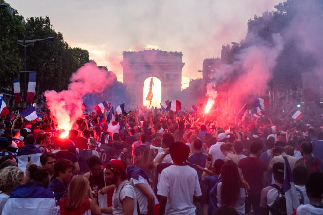 Des dizaines de milliers de personnes se sont rassemblées sur les Champs-Elysées, le dimanche 15 juillet.