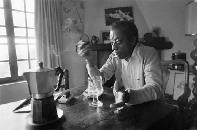 James Baldwin à son domicile à Saint-Paul-de-Vence (Alpes-Maritimes), dans le sud de la France, le 6 novembre 1979.
