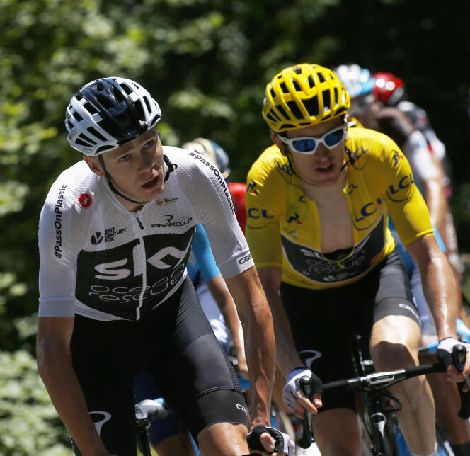 Chris Froome (à gauche) et son coéquipier de la Sky Geraint Thomas (maillot jaune), le 19 juillet pendant l’étape de l’Alpe d’Huez.