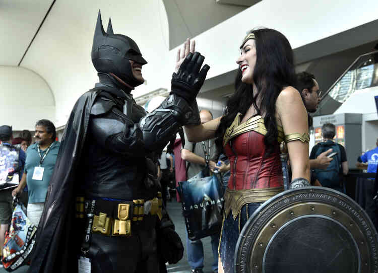 Comme chaque année, les cosplayeurs sont légion et revêtent les costumes de leurs héros préférés. Batman et Wonder Woman font partie des super-héros les plus populaires.