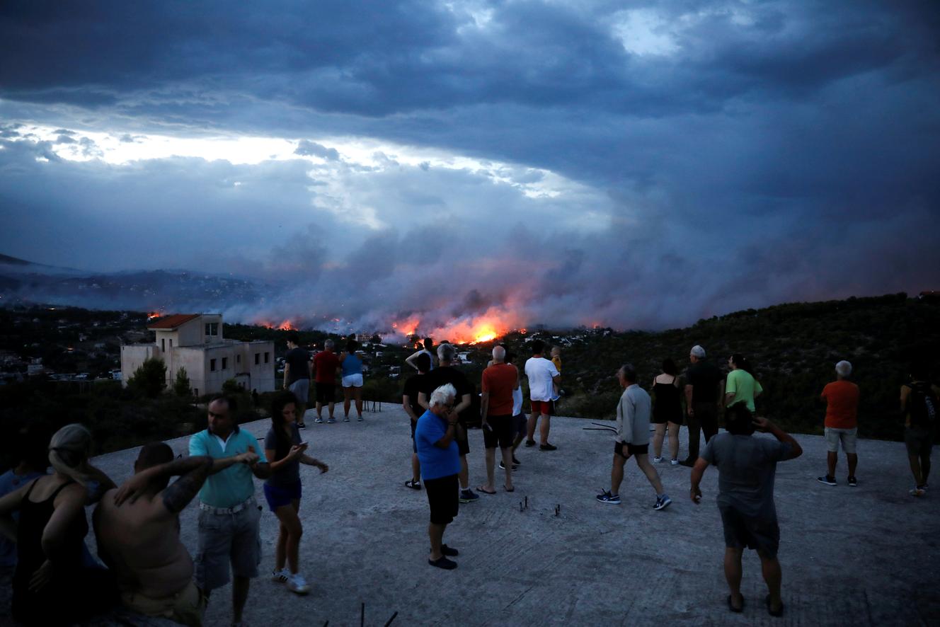 En Grèce, plus de soixantedix morts dans des incendies autour d’Athènes
