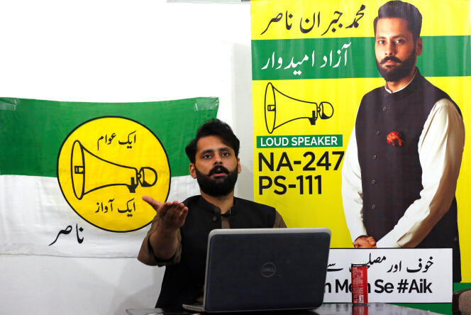 Jibran Nasir, candidat aux élections générales pakistanaises, à Karachi, le 23 juillet.