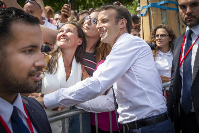 Emmanuel Macron, président de la République, préside le défilé militaire accompagné d'Alexandre Benalla. Samedi 14 juillet 2017, sur les Champs Elysées à Paris.