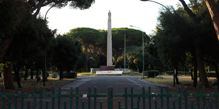 Le parc Falcone et Borsellino anciennement parc Arnaldo Mussolini, à Latina, en Italie, le 18 juin.