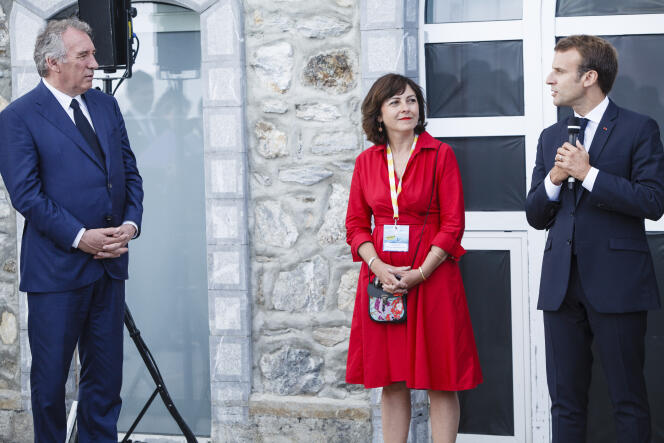 François Bayrou, Carole Delga (présidente de la région Occitanie) et Emmanuel Macron, à La Mongie (Hautes-Pyrénées), le 26 juillet.