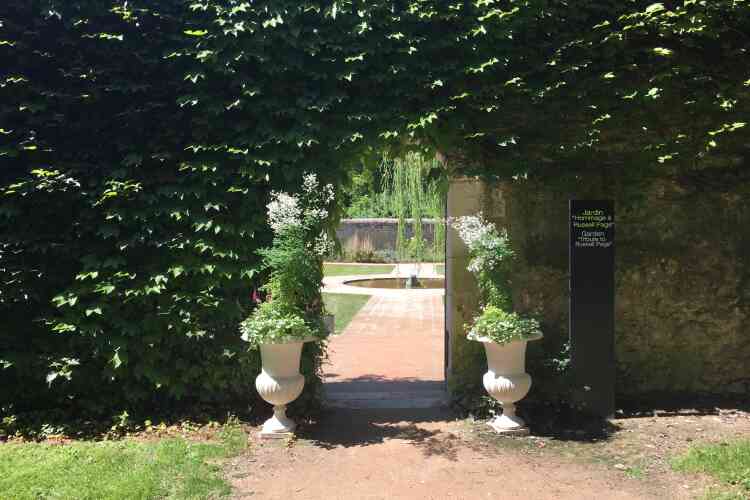 Lieu discret et calme, le nouveau jardin de Chenonceau est le premier inauguré depuis la création, en 1830, du Jardin vert, le « parc à l’anglaise » avec sa pelouse, ses cèdres et ses catalpas aujourd’hui centenaires.