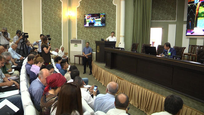 Lors de la conférence de presse du ministre de l’intérieur tadjik, après l’attaque, le 30 juillet à Douchanbé.