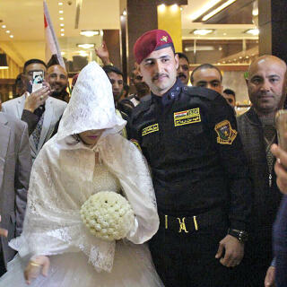 Leur mariage a été célébré en grande pompe avec plus de mille invités, le 9 février 2017, dans l’hôtel de luxe Babylone, à Bagdad
